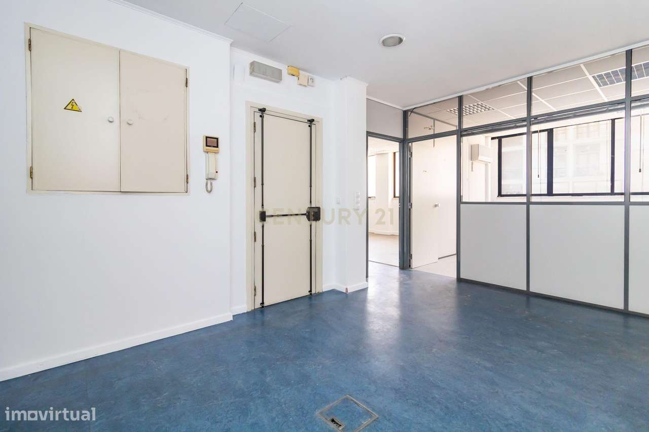 ESPAÇO COMERCIAL/SERVIÇOS com 311m2, para venda, no centro do Prior Ve-12