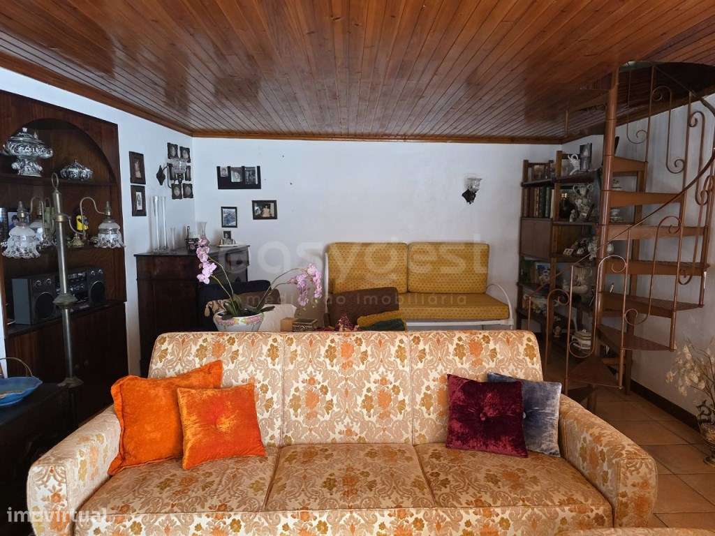 Moradia T3 nas Lajes do Pico com garagem e terraço com vista mar-19