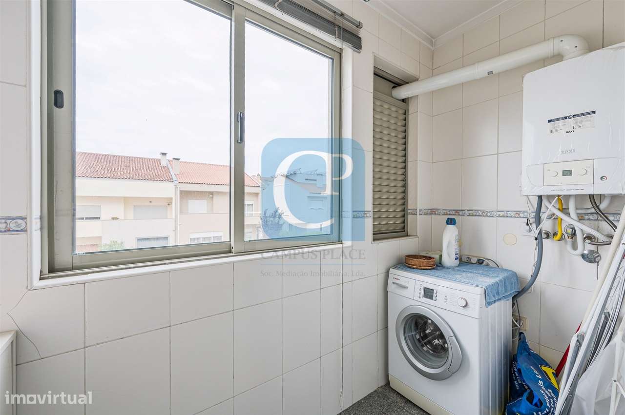 Apartamento T2 com lugar de garagem de arrumos nos Caulinos-13