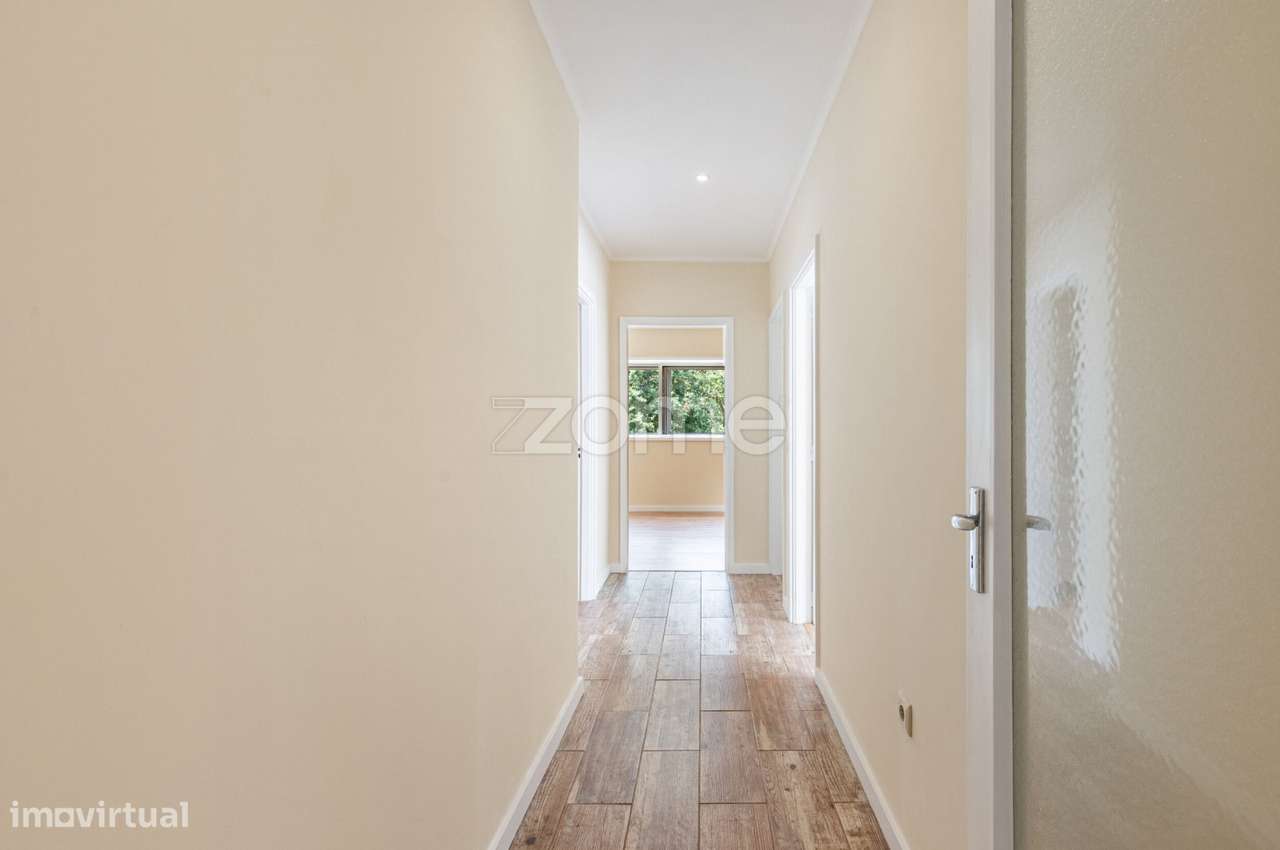 Apartamento T3 Renovado com Garagem Box em Águas Santas-12