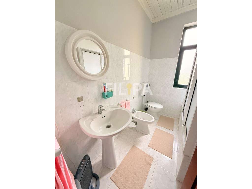 Moradia com 4 frentes no centro de Recarei - espaço, luz e excelent...-16