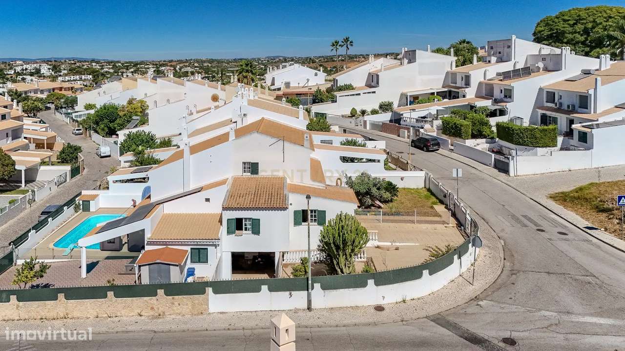 Moradia T2 Geminada C/ 2 Apartamentos Independentes e 238 M2 de Área E-51