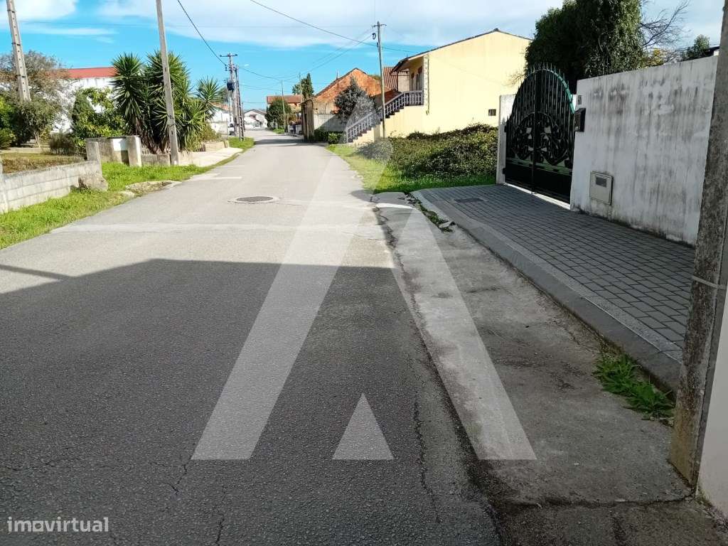 Terreno com Benfeitorias em Vila Verde - Grande imagem: 5/12