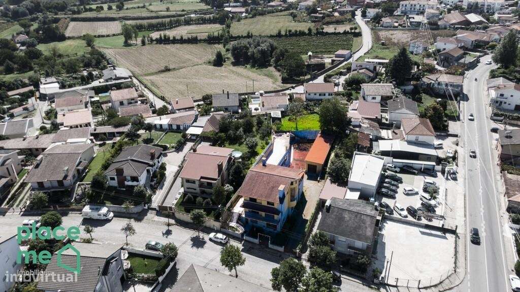 Moradia Individual com mais de 900m2 em Palmeira, Braga-0