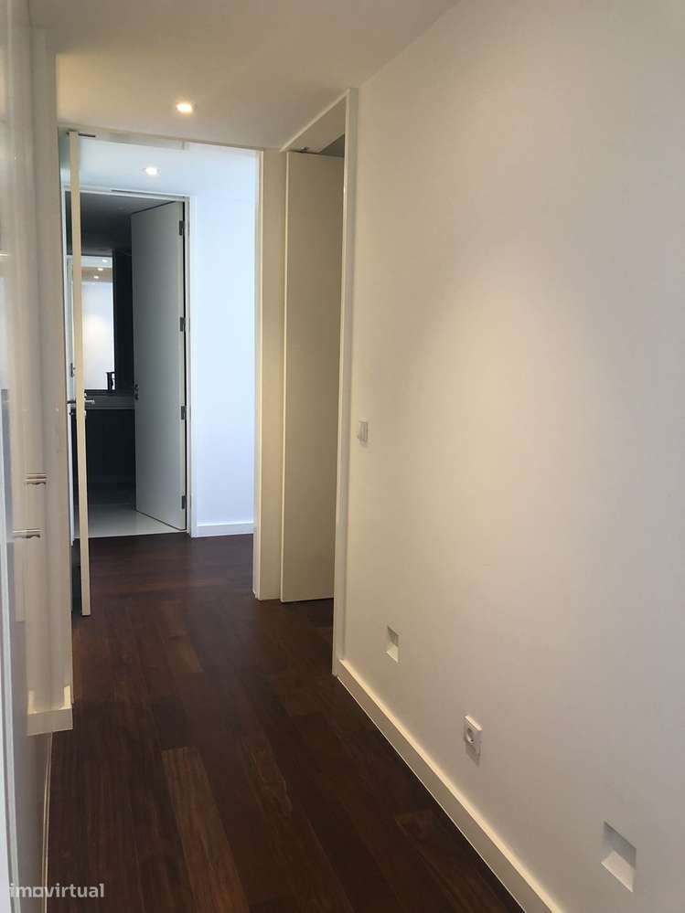 Apartamento T3 mobilado para arrendamento em Benfica - Grande imagem: 4/19