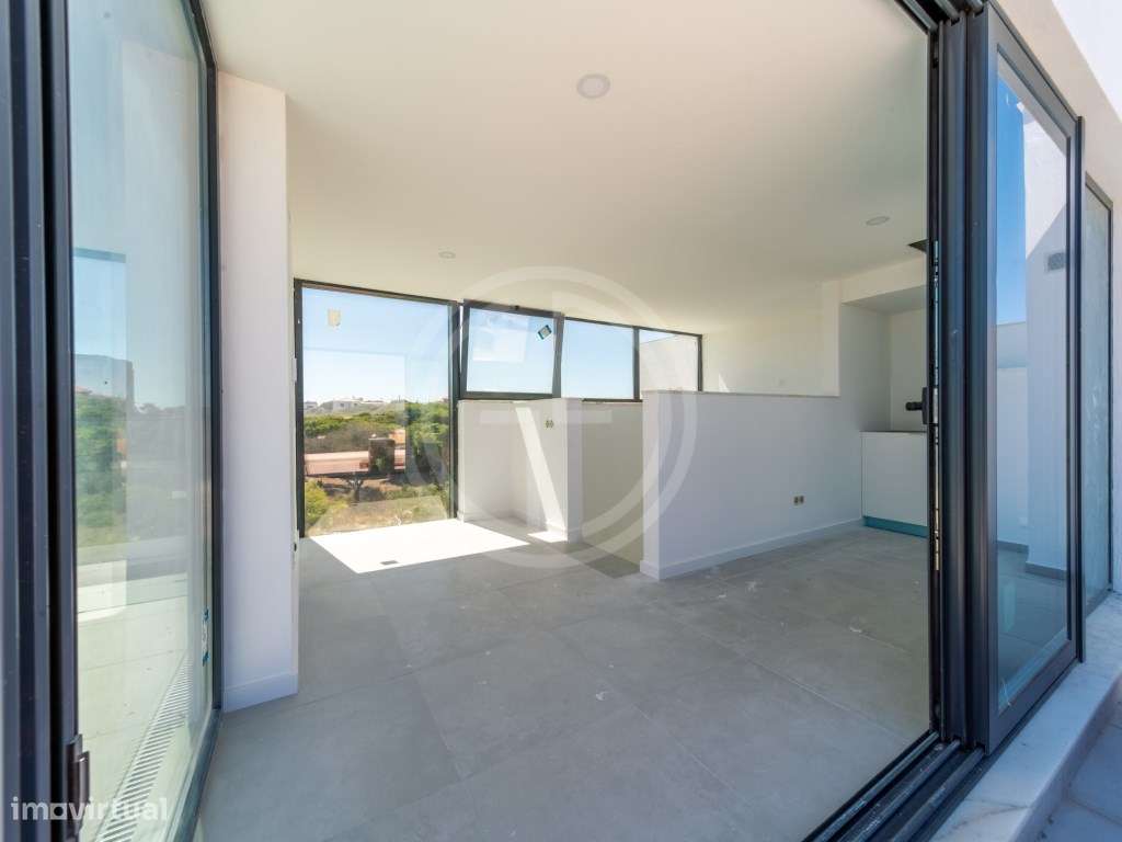 Moradia V3+1 com piscina privada em Gambelas-22