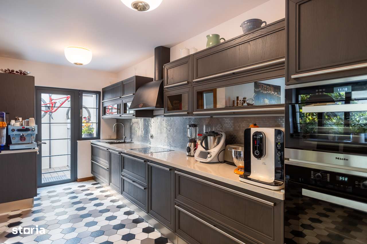 Piata Dorobanti - vila renovata si consolidata de vanzare-12