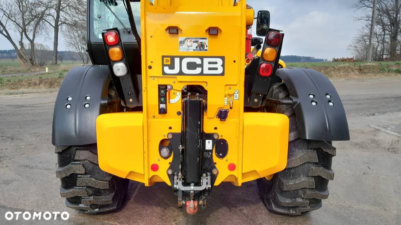 JCB 560-80 2019R agri - 13