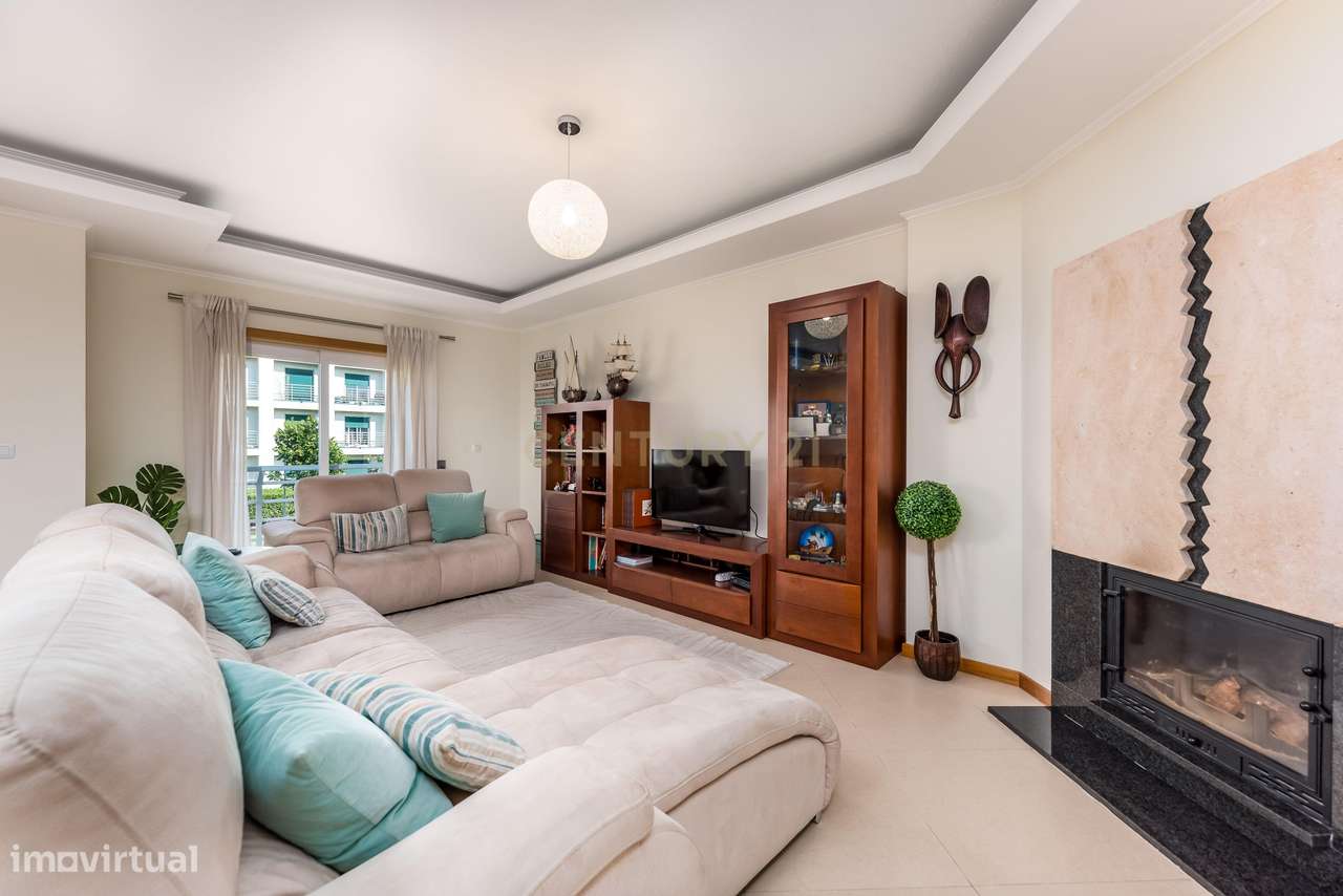 Apartamento T3 com 2 Box e 2 Suítes. Vista Panorâmica em Oeiras-7