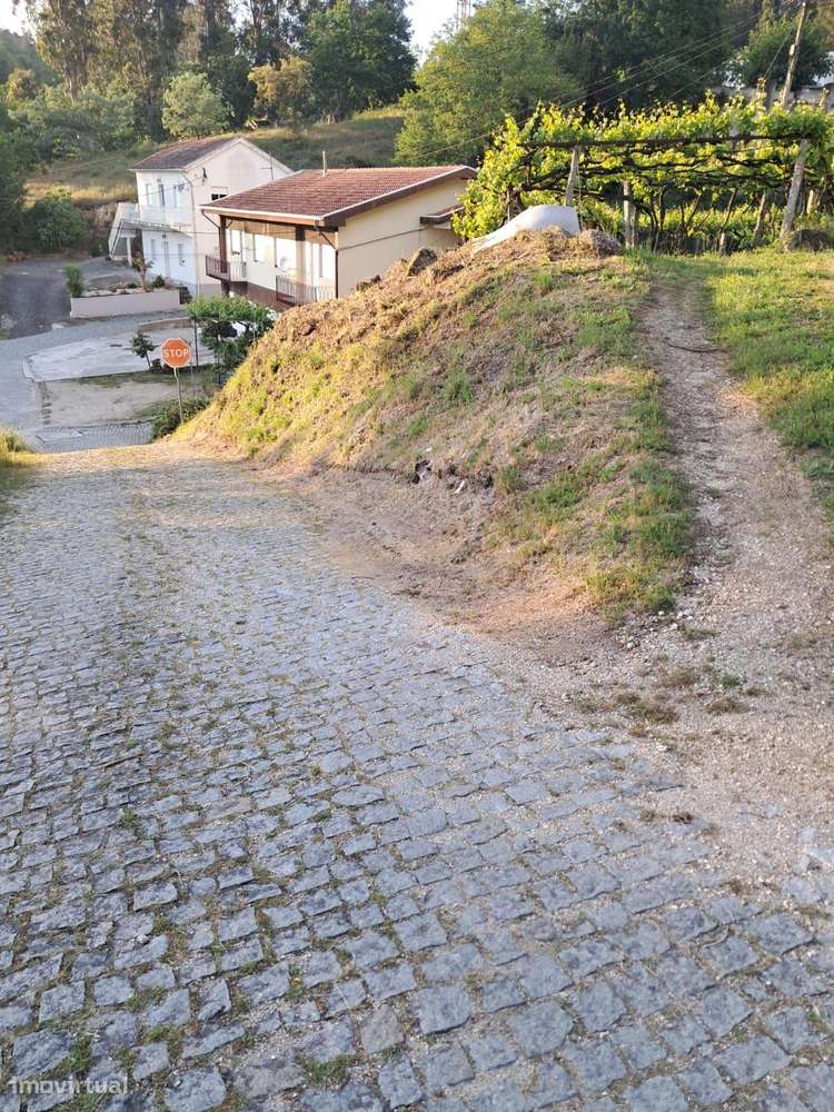 Moradia em Ruinas e terreno com aproximadamente 3600m2 em Constance, M - Grande imagem: 4/15