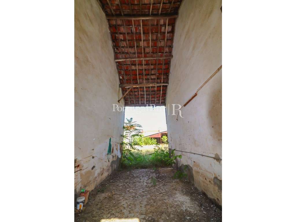 Edifício industrial na zona histórica de Montemor-o-Novo-5