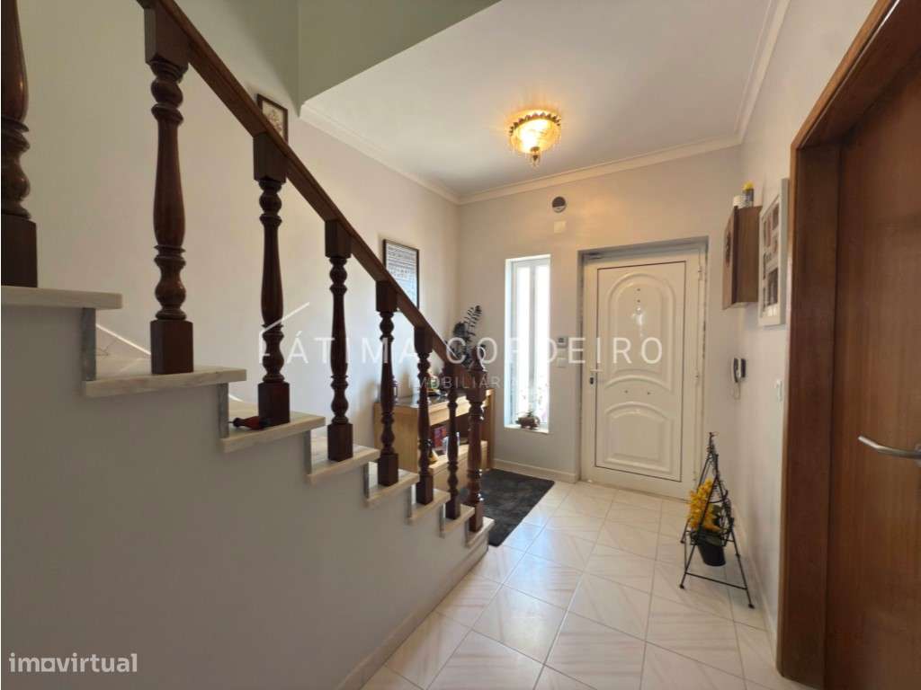 Moradia Isolada T5 em Lote de 375m² Excelente Estado - Sobreda-5