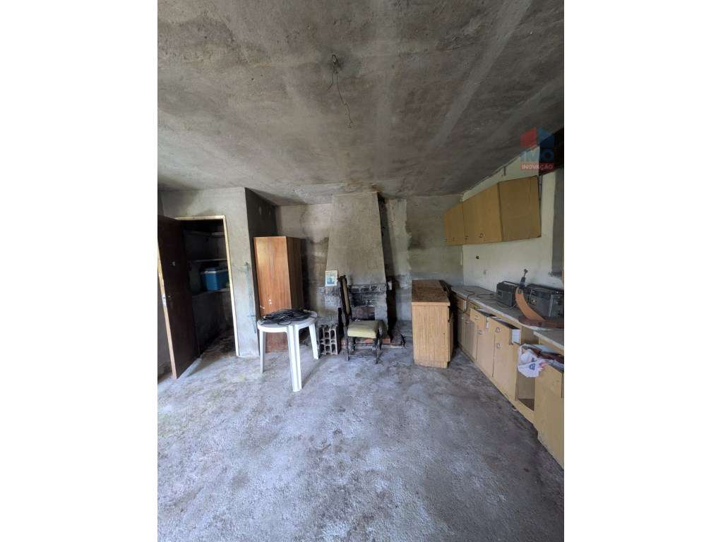 QUINTA COM MORADIA T3 PISCINA TERRENO E ANEXOS-42