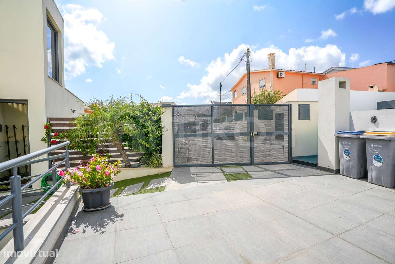 MORADIA T3 COM PISCINA, CONSTRUÇÃO ANTISSÍSMICA, ISOLAMENTO PREMIUM E-48