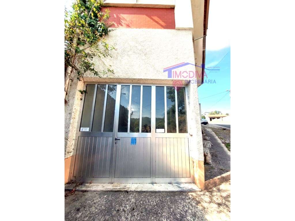 Moradia T4 com aquecimento e garagem em Figueiró dos Vinhos-30