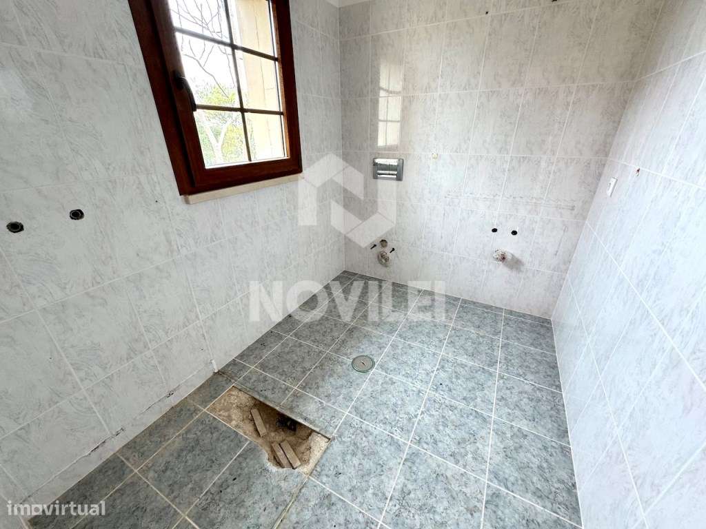 Moradia isolada T3 de cave e rés do chão próxima da Nazaré.-13