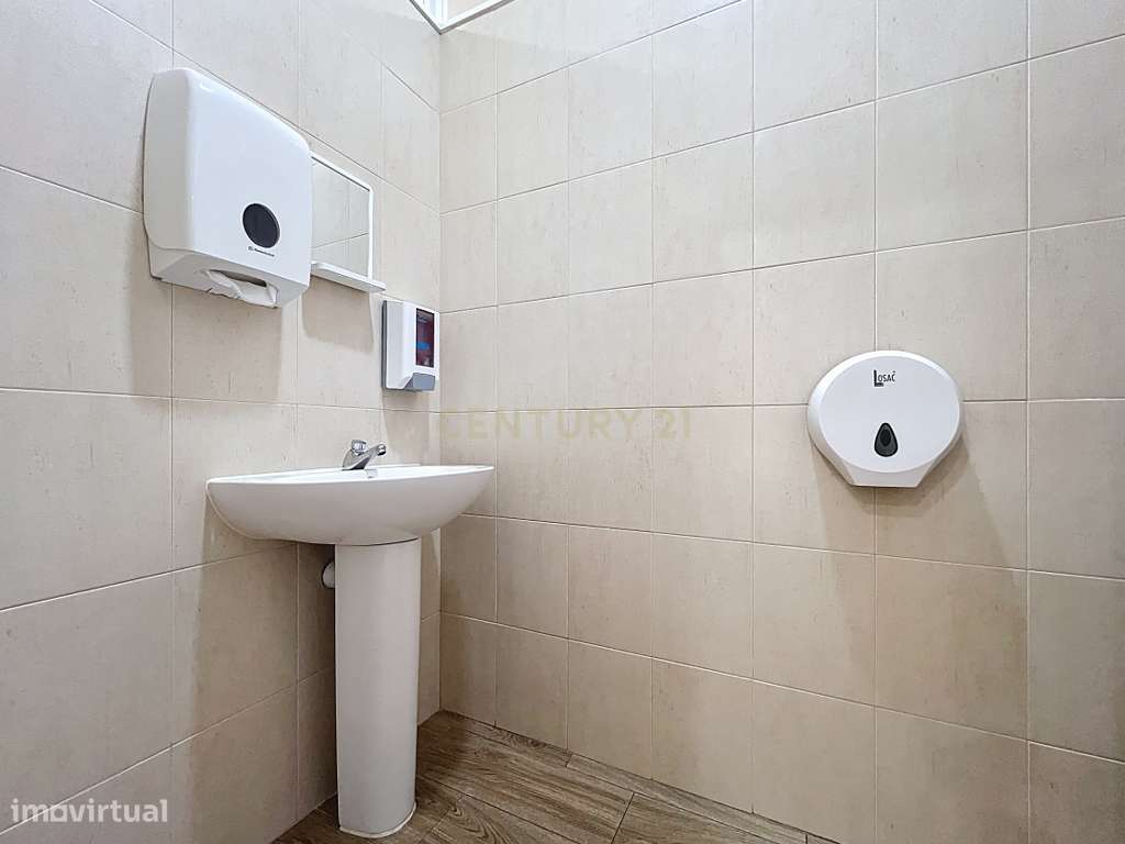 Oportunidade Única: Venda de Clínica em Pleno Funcionamento na Lagoa –-24