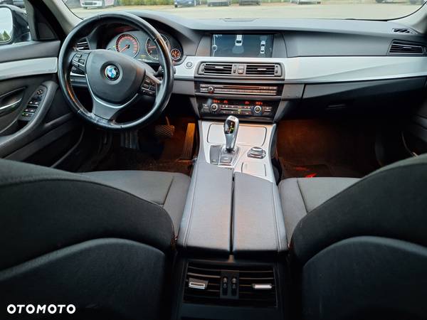 BMW Seria 5 525d Touring - 24