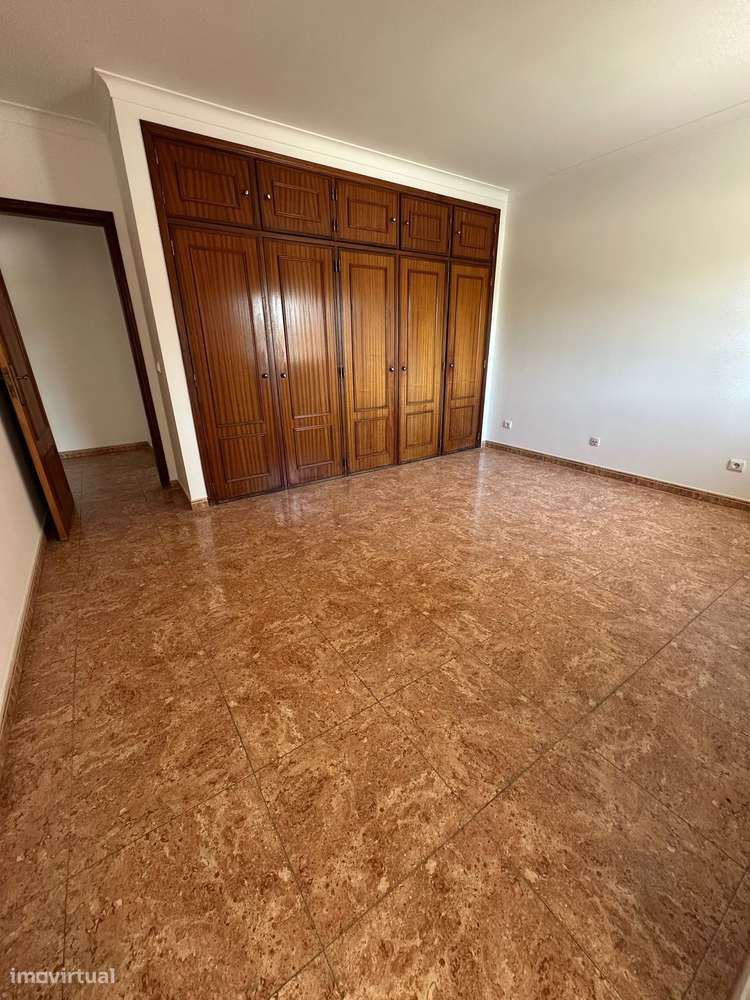 Apartamento T3 com Parqueamento Centro de Benavente-13