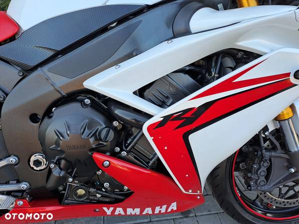 Yamaha R1 - 22