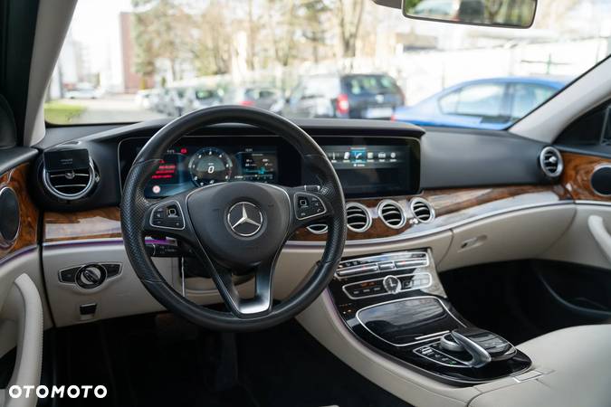 Mercedes-Benz Klasa E 220 d 4-Matic 9G-TRONIC - 17