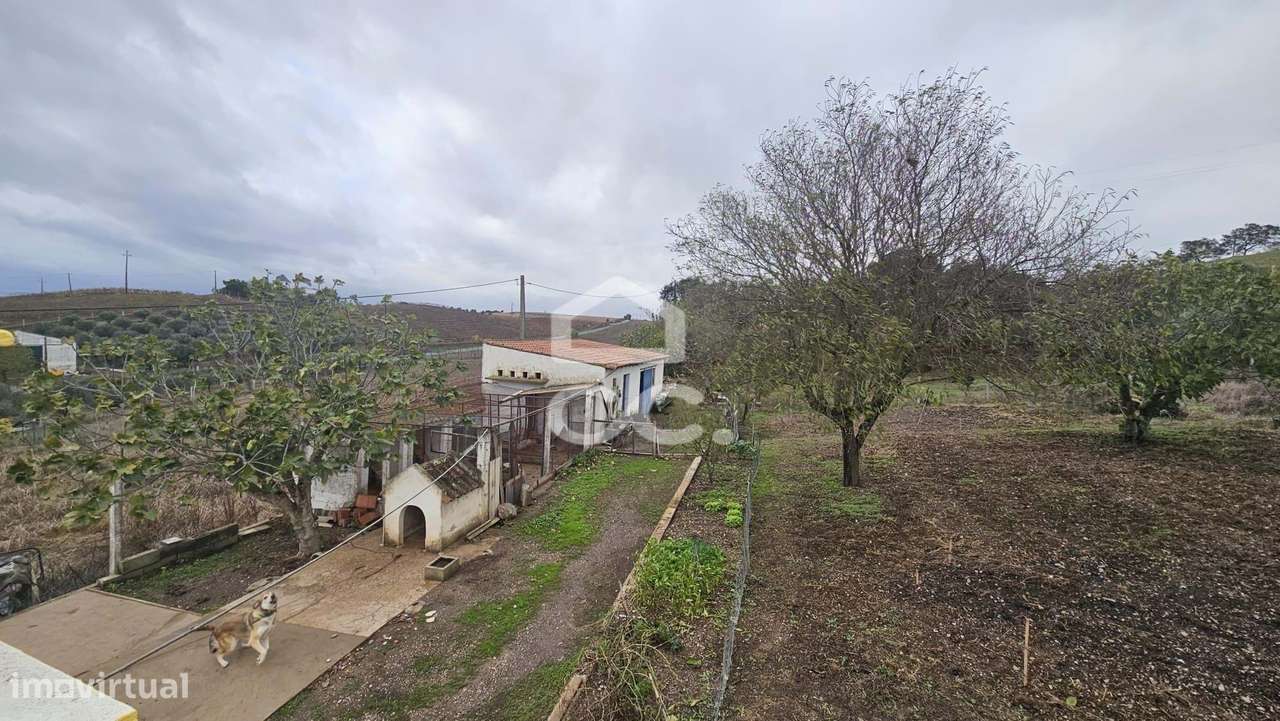 Moradia V4 com 174 M2, aproveitamento de sótão, garagem para 2 viatura-17