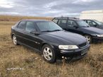 Dezmembrez piese Opel Vectra B - 2