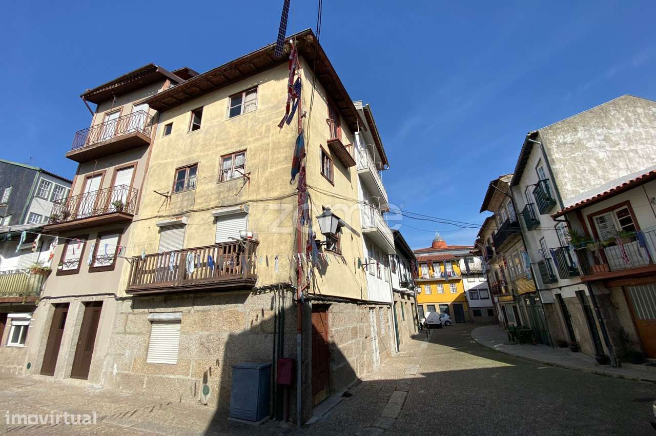 Prédio com projeto aprovado no Centro Histórico de Guimarães - Grande imagem: 4/15