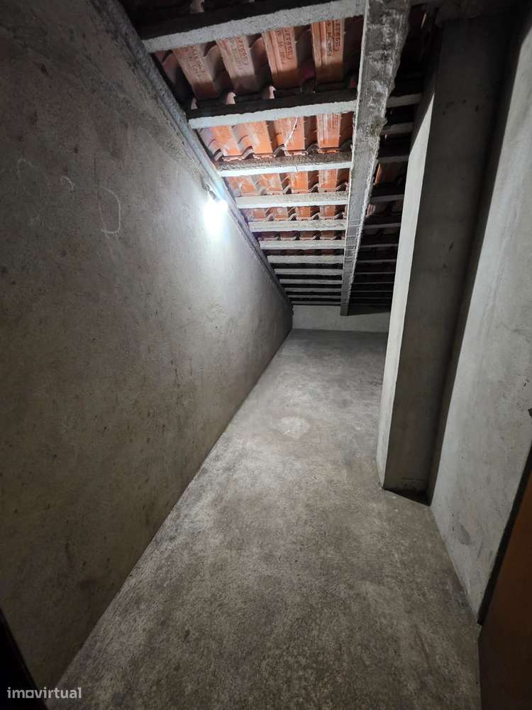 Sotão com 25 m2, espaço amplo para arrumação - Grande imagem: 5/7