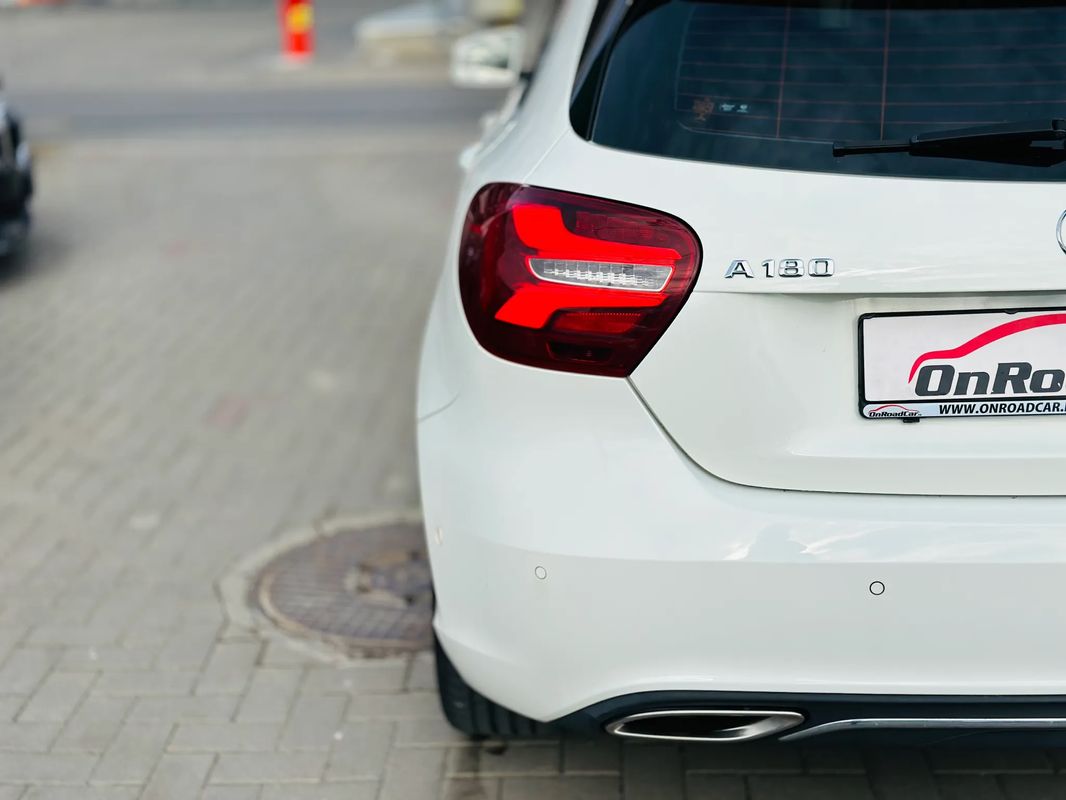 Mercedes-Benz A 180 (BlueEFFICIENCY) 7G-DCT Urban - 25
