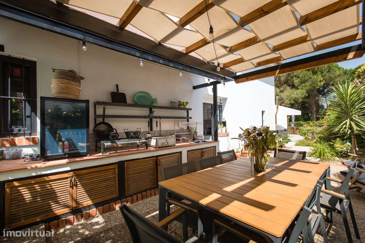 Moradia isolada terreno de 811m2 piscina jardim Sesimbra-11