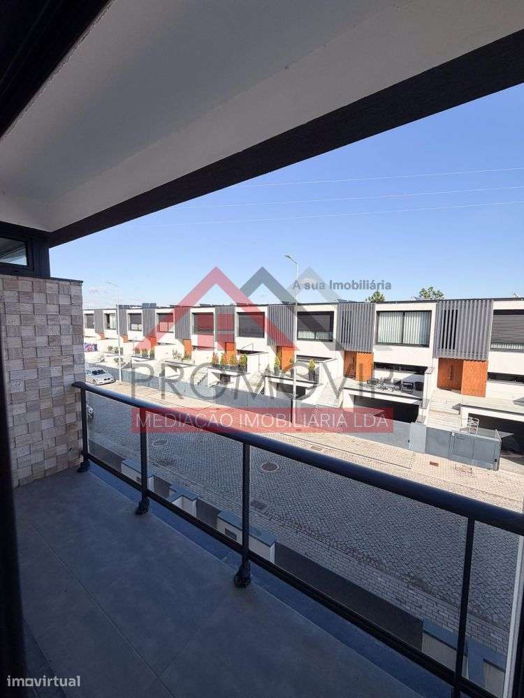 Moradia em Banda T3 Seminova Santo Tirso-11