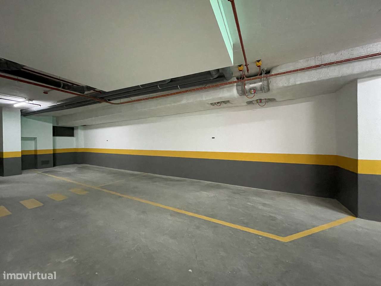 Loja c/ Box Tripla e 2 Parqueamentos - Póvoa de Santa Iria-11