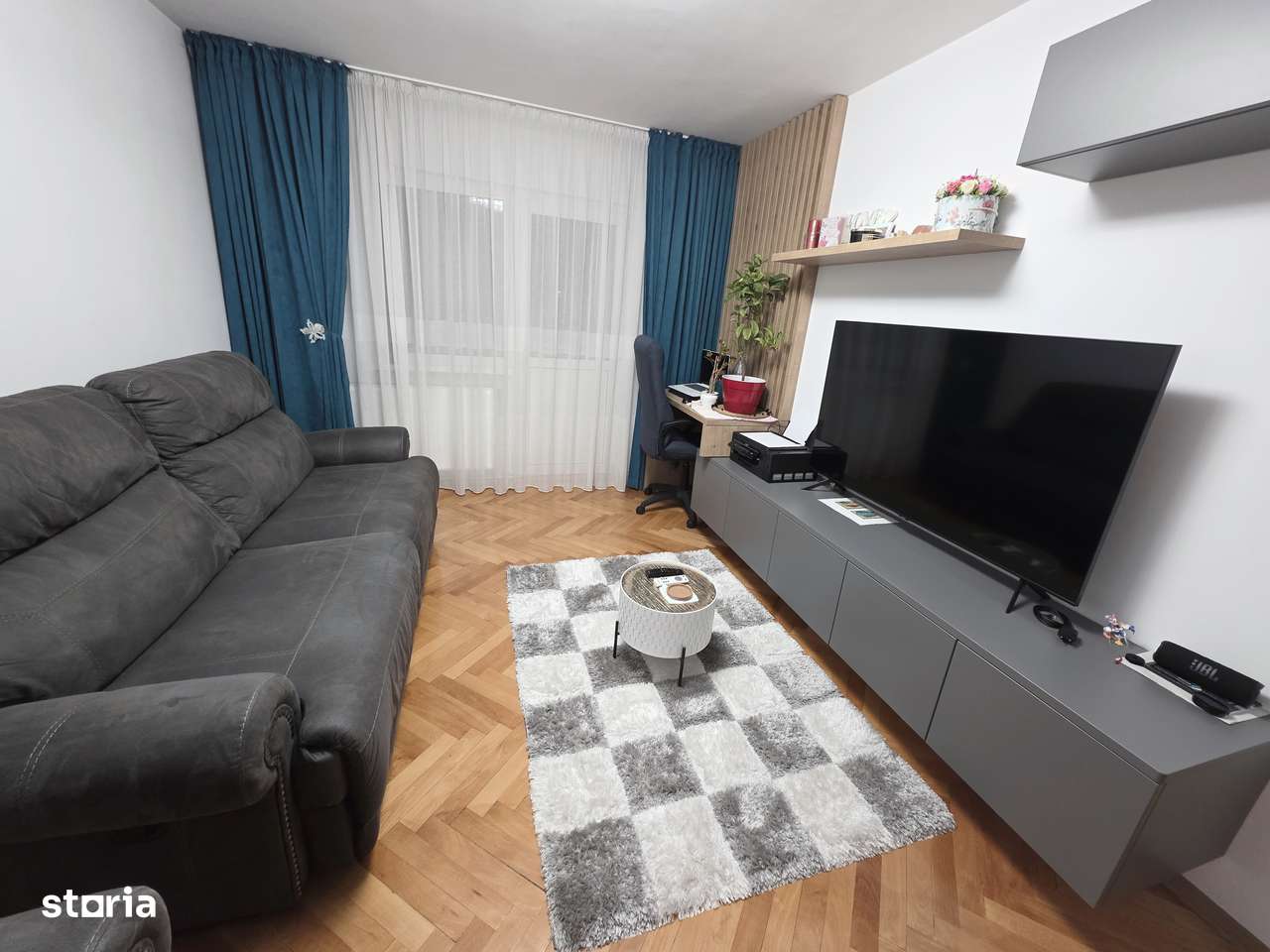 Vand apartament 3 camere zona Tractorul cu loc de parcare-3