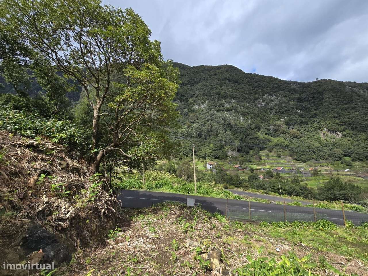 TERRENO COM 694M2 ,COM PROJECTO APROVADO PARA 1 PALHEIRO - Grande imagem: 5/16