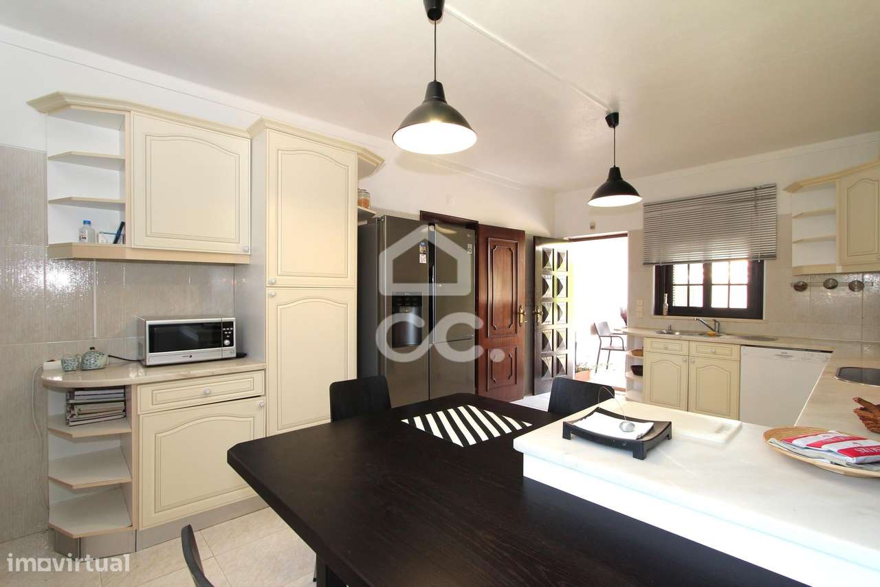 Moradia T4 em Alporchinhos - Porches com Piscina e Vista Mar a 2 minut-16