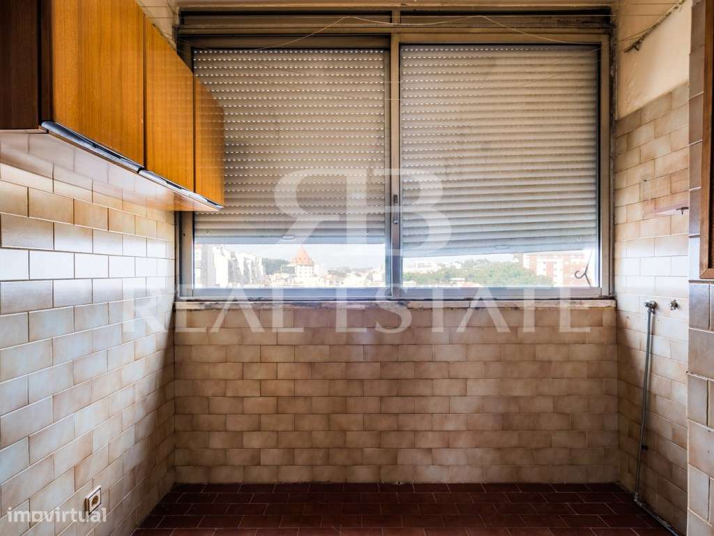 T2, para remodelação total | junto à Praça de Espanha | centro de L...-20
