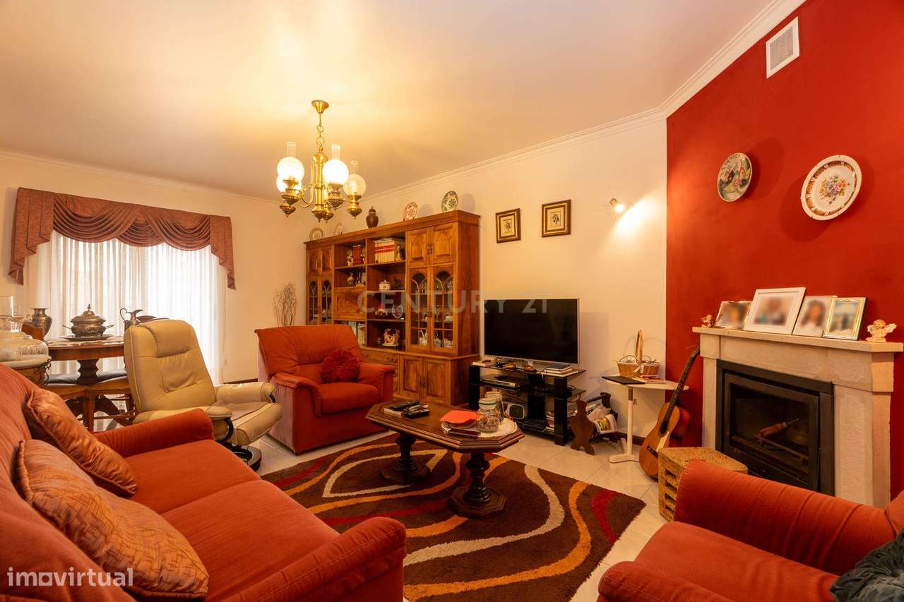 Apartamento de tipologia T2, com box e varandas, localizado em Rio de - Grande imagem: 4/35