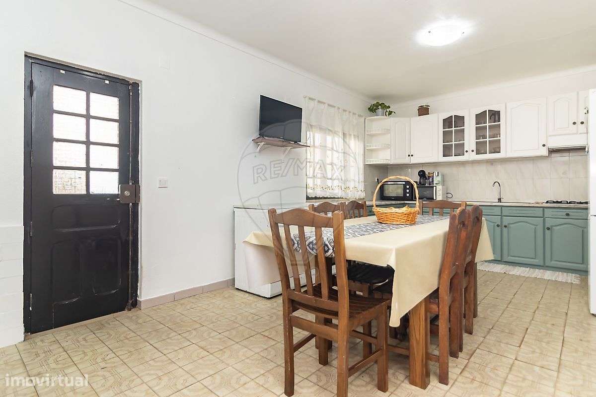 Moradia T5 + Moradia T2 | Terreno 3.717 m² | Azeitão-9
