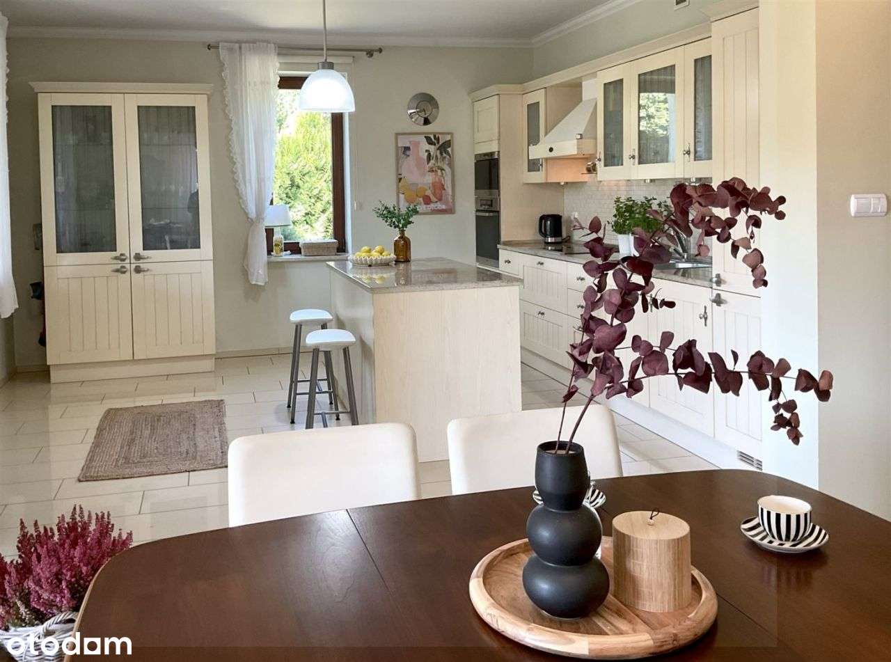 Siedliskowa rezydencja z dużym, pięknym ogrodem-7