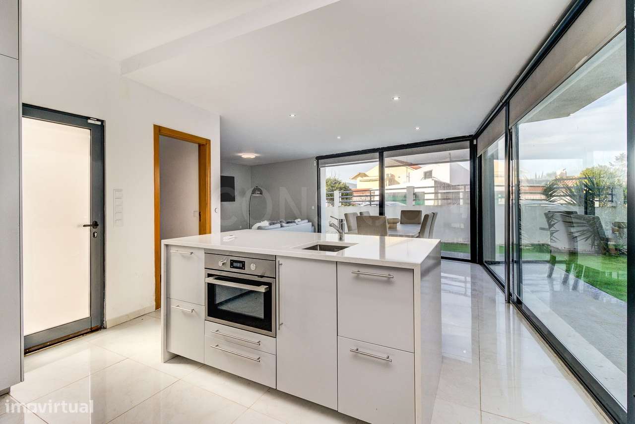 Moradia com 170 m², jardim, zona de barbecue e estacionamento para dua-24