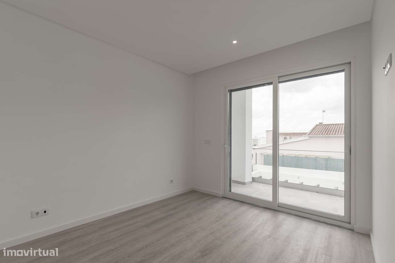 Moradia independente T4+1 nova c/piscina a 20 minutos Lisboa-33