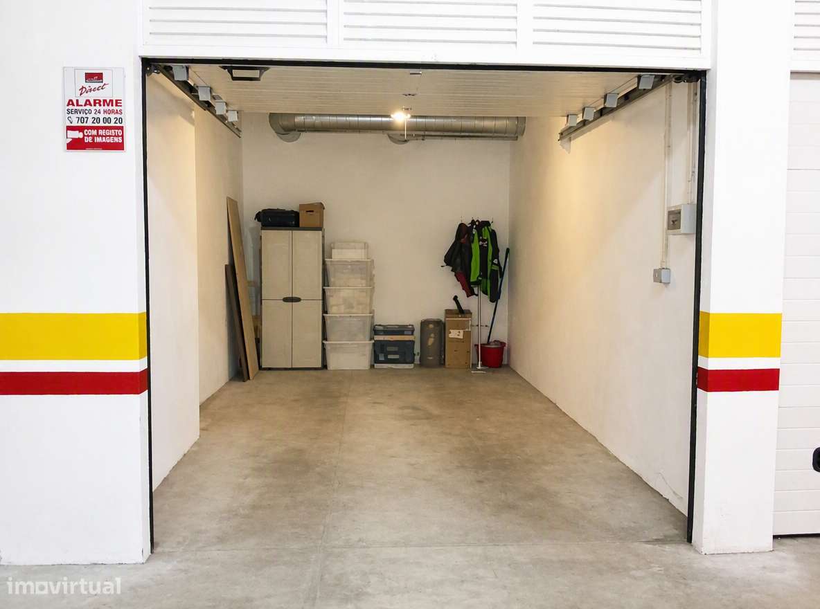 Apartamento T1 na Venda do Pinheiro com Garagem, Elevador e AC-35