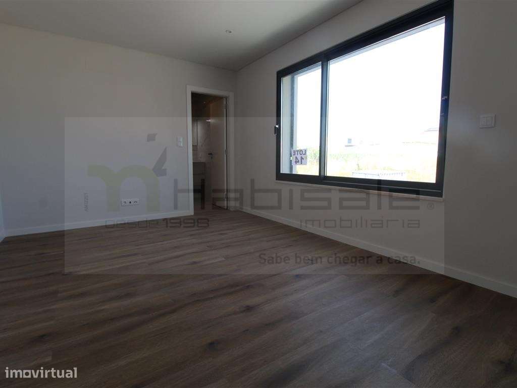 Moradia V3 +1 com piscina em Barcarena-22