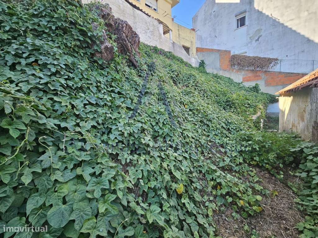 Moradia para reabilitar em Sesimbra ( Santiago ), com vista mar.-7