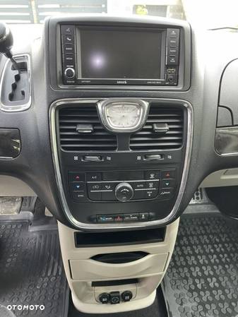 Chrysler Town & Country 3.6 Touring - 17