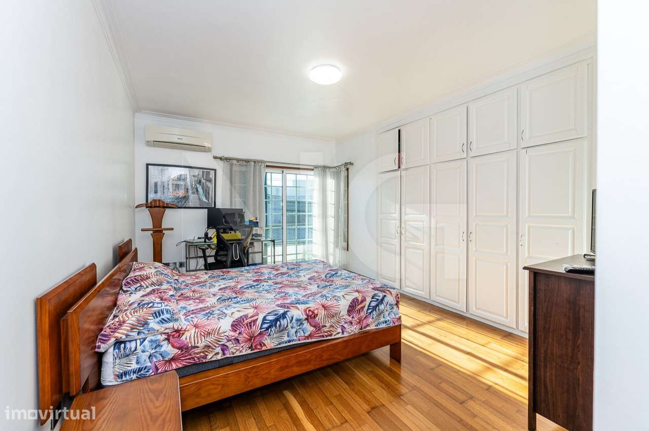 Moradia T4 com pátio, jardim e garagem em Covelas - Trofa-31