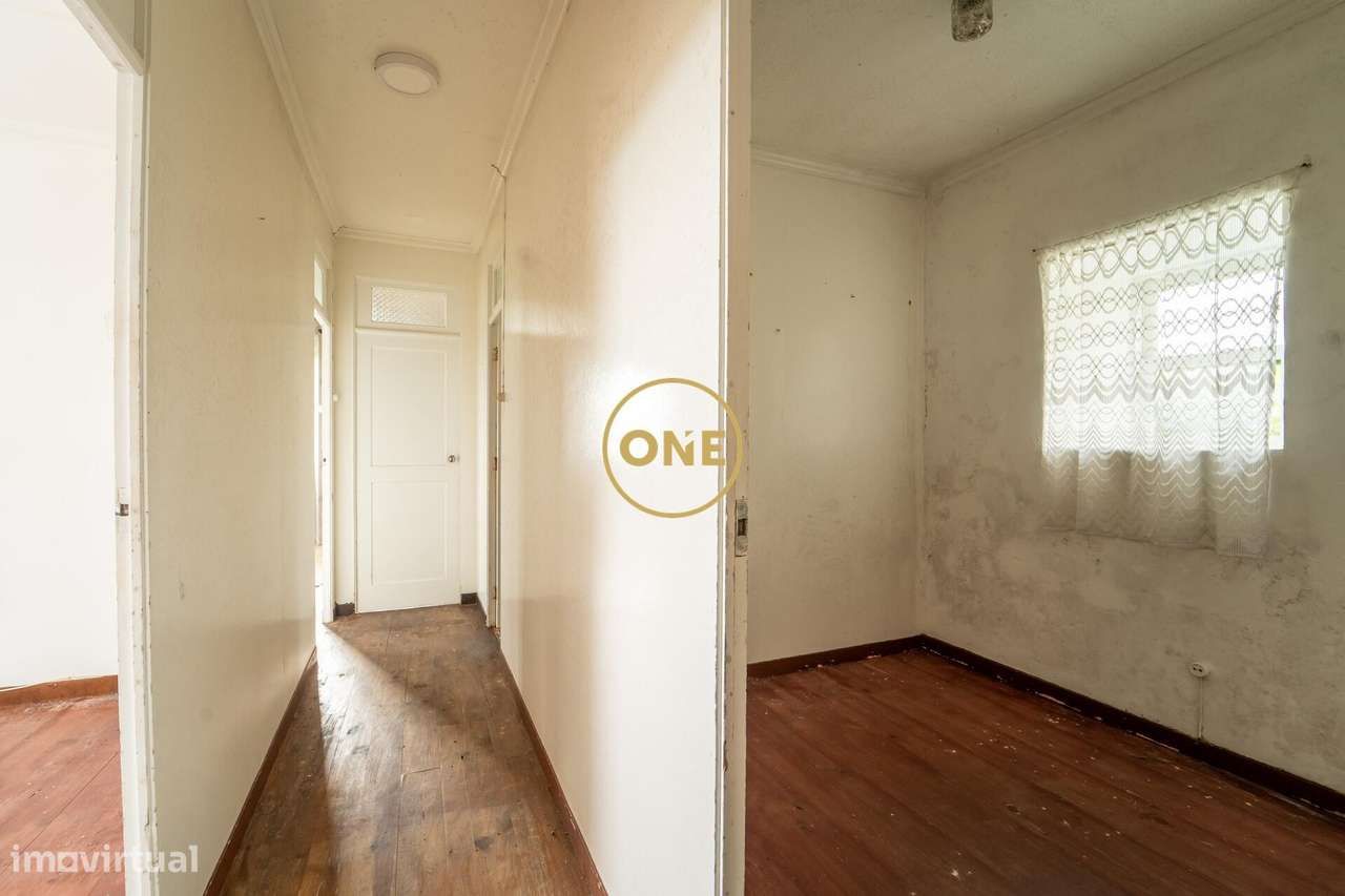 Moradia T1 com Terreno Amplo e Vista Mar – Excelente Potencial de Inve - Grande imagem: 5/12