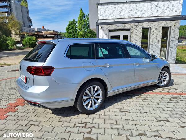 Volkswagen Passat Variant 2.0 TDI DSG Highline - 16