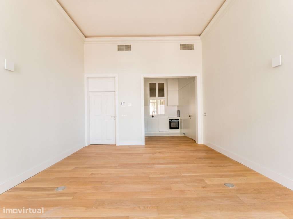 Apartamento T1, em prédio recuperado com elevador no Chiado - Grande imagem: 2/30